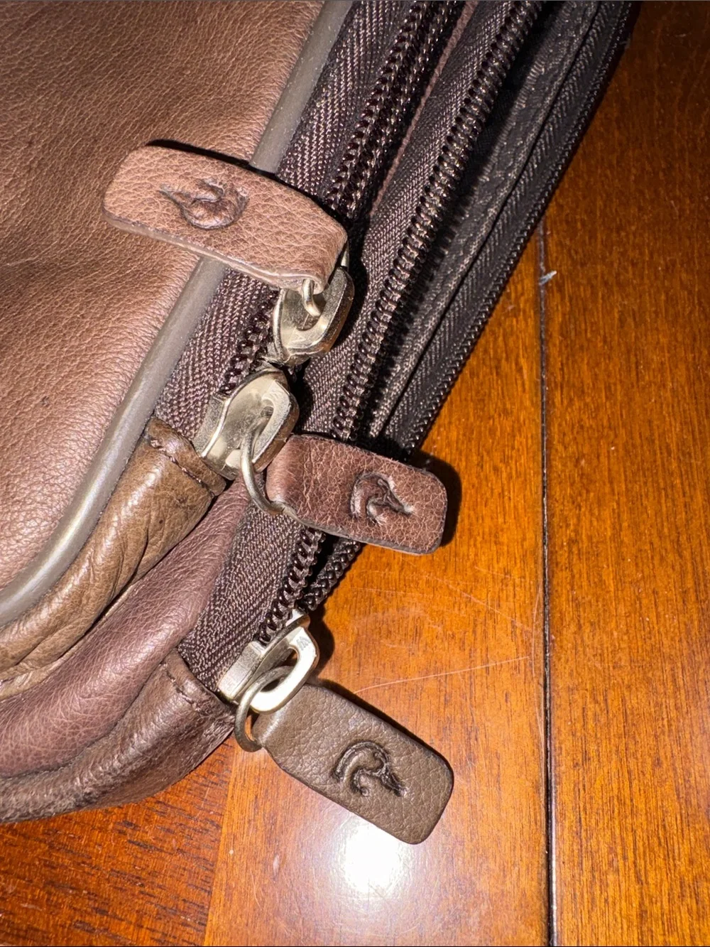 Duck’s Unlimited Brown Genuine Leather Vertical Crossbody Bag